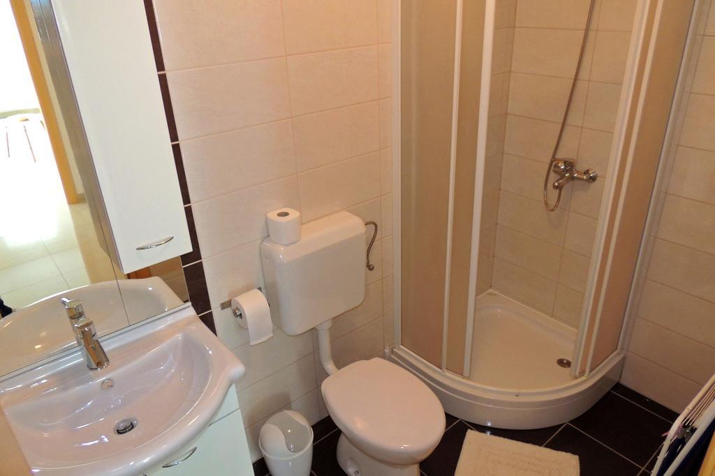 Private Accommodation Kirincic Vrh  Buitenkant foto